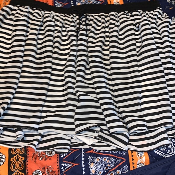 Torrid Retro Striped Chiffon Shorts Size 3X - Picture 10 of 11
